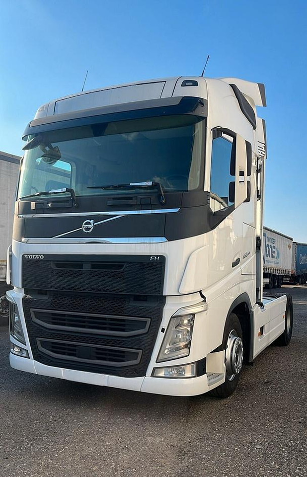 Volvo FH 460 Euro 6 Globetrotter 2018 - Cap tractor: Foto 2 Volvo FH 460 Euro 6 Globetrotter 2018 - Cap tractor: Foto 2