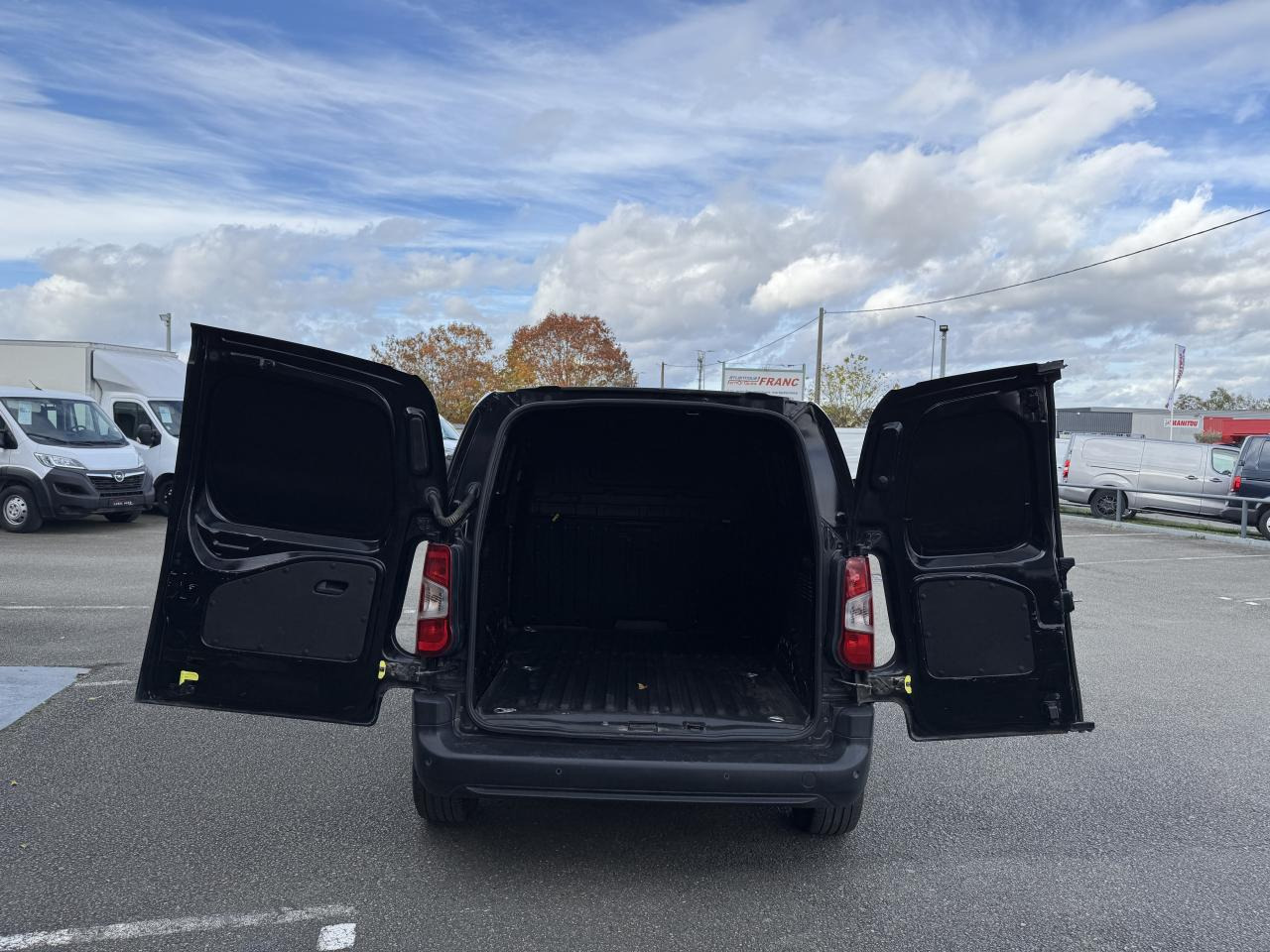 CITROEN Berlingo 1.5 BlueHDi S&S - 130 - BV EAT8  III FOURGON Fourgon M Driver 650 kg PHASE 1 - Dubă: Foto 2 CITROEN Berlingo 1.5 BlueHDi S&S - 130 - BV EAT8  III FOURGON Fourgon M Driver 650 kg PHASE 1 - Dubă: Foto 2