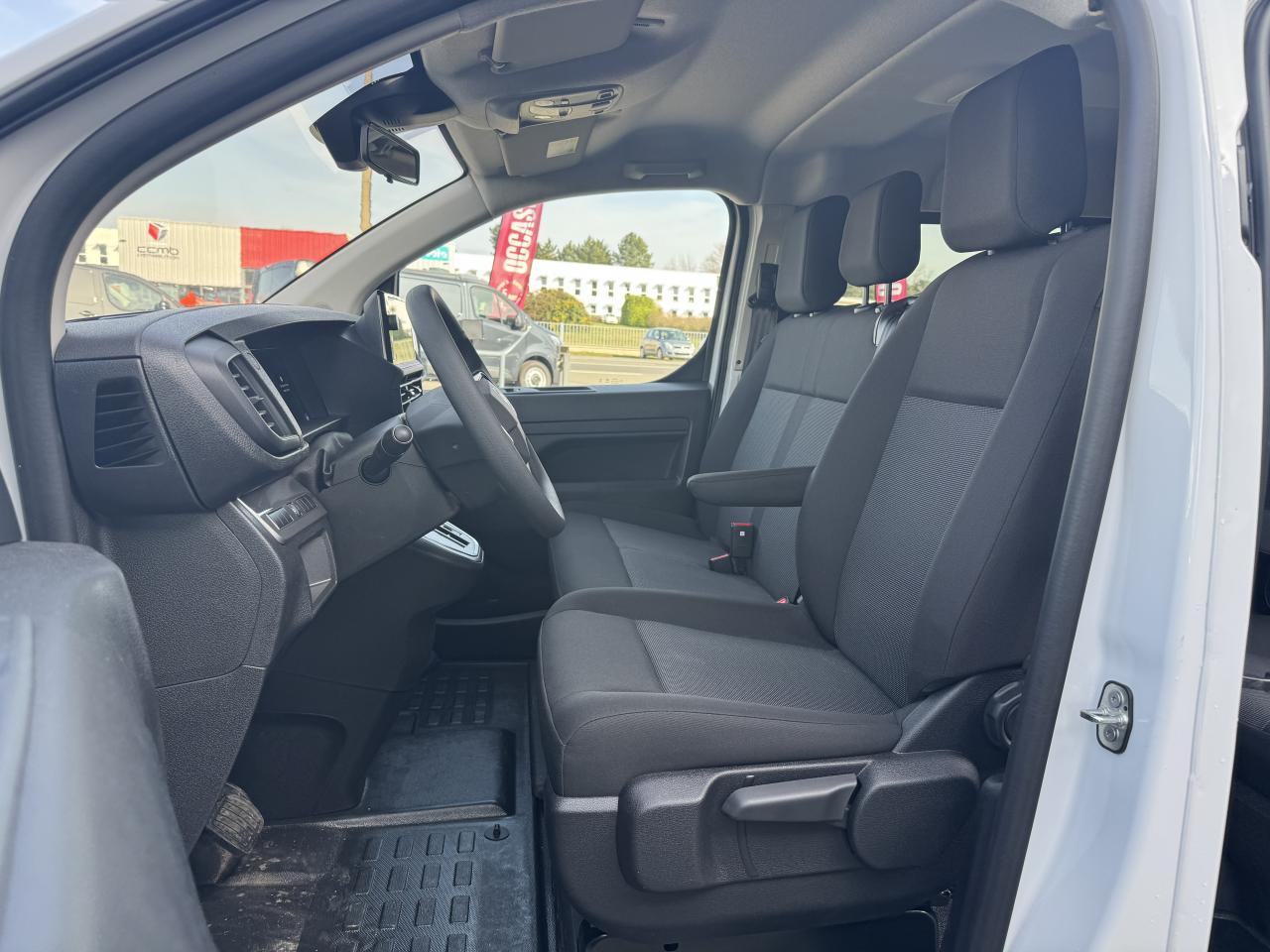 CITROEN Jumpy M 2.0 BlueHDi - 180 S&S - BV EAT8  III CABINE APPROFONDIE Cabine approfondie Fixe PHASE 2 - Dubă: Foto 5 CITROEN Jumpy M 2.0 BlueHDi - 180 S&S - BV EAT8  III CABINE APPROFONDIE Cabine approfondie Fixe PHASE 2 - Dubă: Foto 5