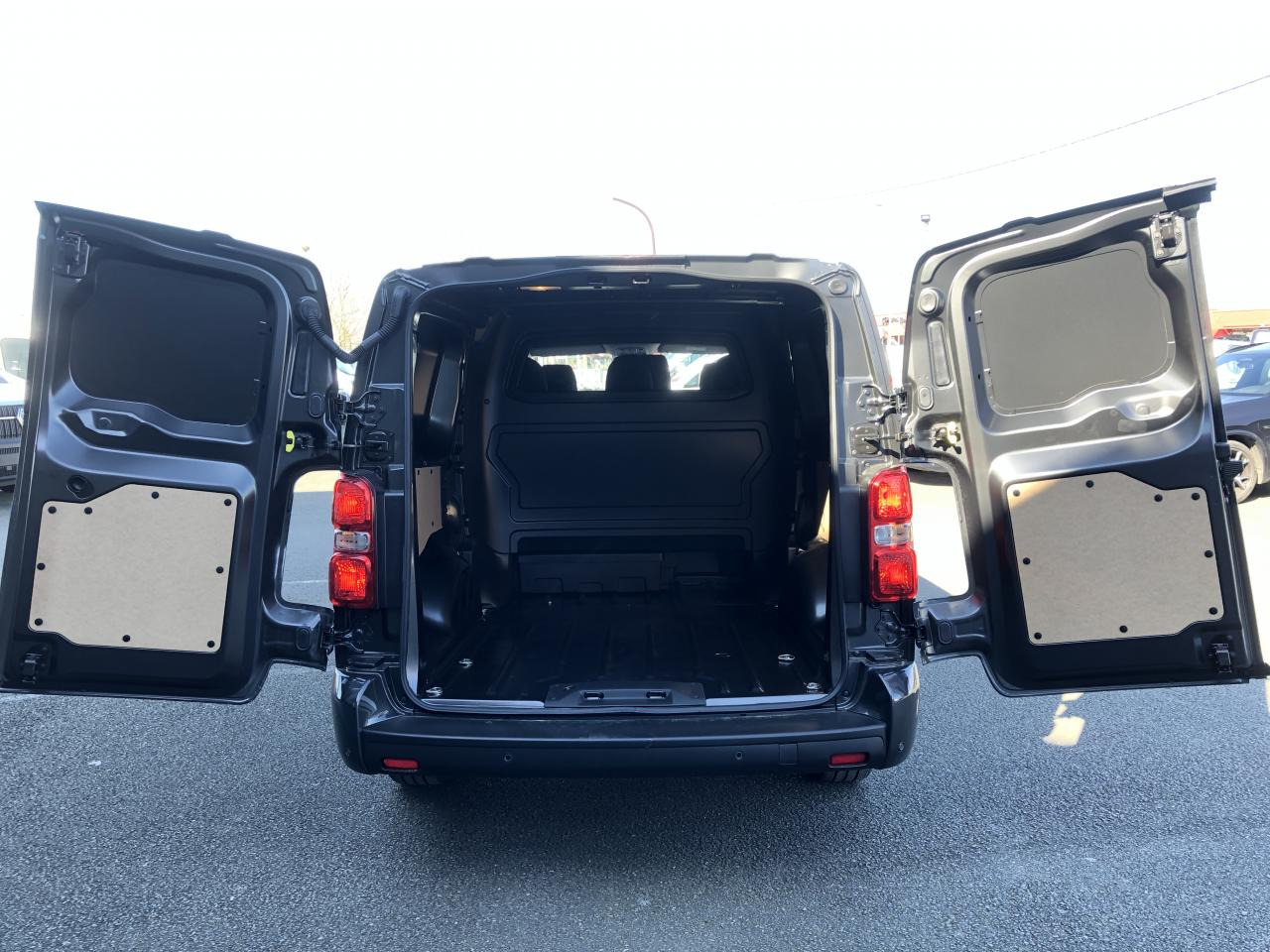 CITROEN Jumpy XL 2.0 BlueHDi - 180 S&S - BV EAT8 III CABINE APPROFONDIE Cabine approfondie Fixe PHASE 2 - Dubă: Foto 3 CITROEN Jumpy XL 2.0 BlueHDi - 180 S&S - BV EAT8 III CABINE APPROFONDIE Cabine approfondie Fixe PHASE 2 - Dubă: Foto 3