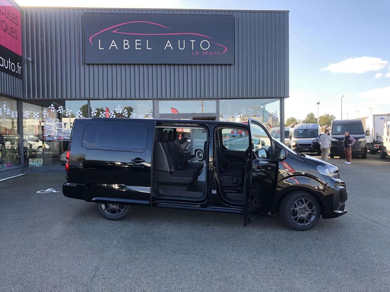 CITROEN Jumpy XL 2.0 BlueHDi - 180 S&S - BV EAT8 III CABINE APPROFONDIE Fixe PHASE 2 6 PLACES - Dubă: Foto 3 CITROEN Jumpy XL 2.0 BlueHDi - 180 S&S - BV EAT8 III CABINE APPROFONDIE Fixe PHASE 2 6 PLACES - Dubă: Foto 3