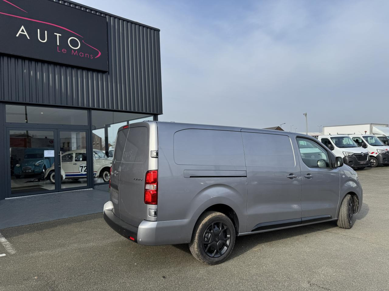 CITROEN Jumpy XL 2.0 BlueHDi - 180 S&S - BV EAT8 III FOURGON . PHASE 2 - Dubă: Foto 5 CITROEN Jumpy XL 2.0 BlueHDi - 180 S&S - BV EAT8 III FOURGON . PHASE 2 - Dubă: Foto 5