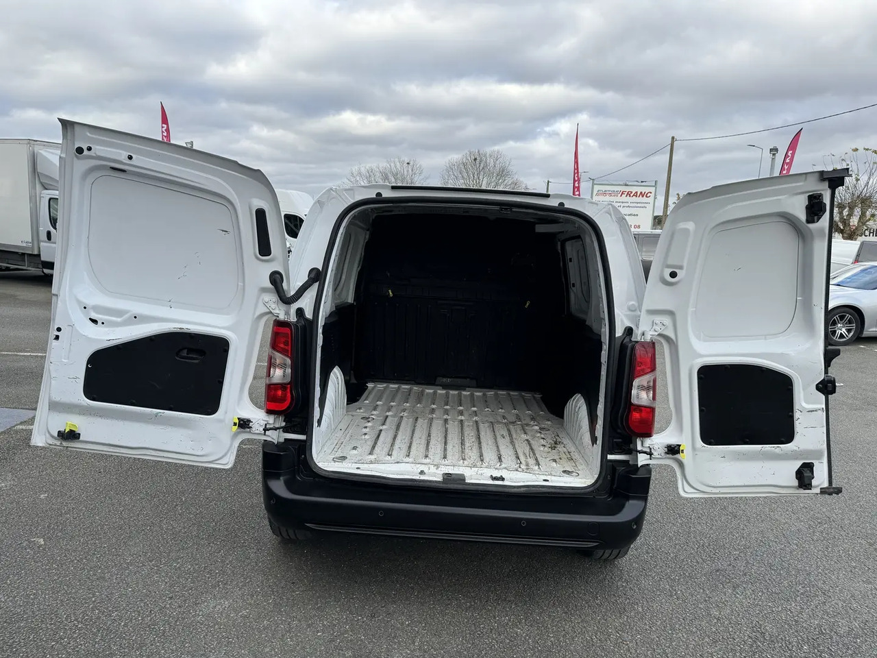 Citroen Berlingo M 650KG BLUEHDI 100 S&S DRIVER - Dubă: Foto 3 Citroen Berlingo M 650KG BLUEHDI 100 S&S DRIVER - Dubă: Foto 3