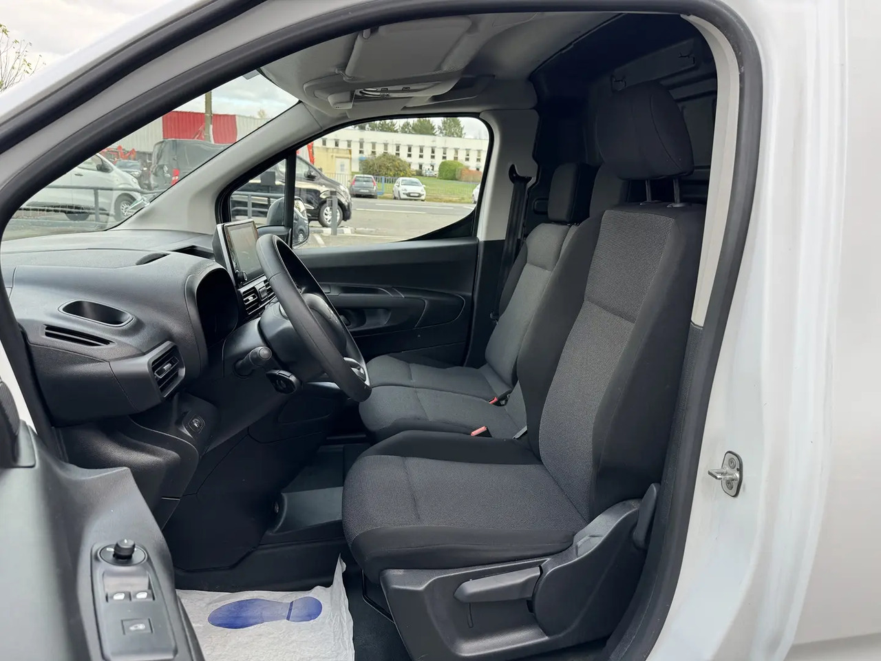 Citroen Berlingo M 650KG BLUEHDI 100 S&S DRIVER - Dubă: Foto 4 Citroen Berlingo M 650KG BLUEHDI 100 S&S DRIVER - Dubă: Foto 4
