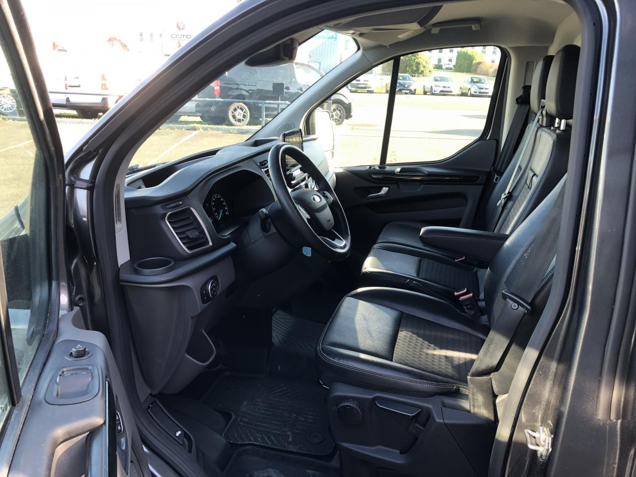 FORD Transit Custom 2.0 TDCi - 170 - BVA S&S TRANSIT CUSTOM FOURGON Fourgon 290 L1H1 Sport PHASE 2 - Dubă: Foto 4 FORD Transit Custom 2.0 TDCi - 170 - BVA S&S TRANSIT CUSTOM FOURGON Fourgon 290 L1H1 Sport PHASE 2 - Dubă: Foto 4