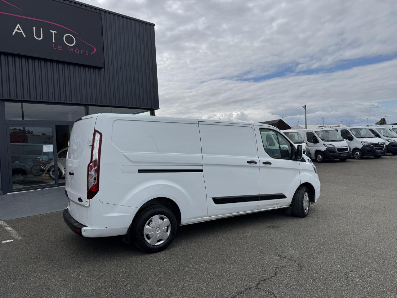 FORD transit custom 300 L2H1 2.0 ECOBLUE 130 HYBRID TREND BUSINESS - Dubă: Foto 5 FORD transit custom 300 L2H1 2.0 ECOBLUE 130 HYBRID TREND BUSINESS - Dubă: Foto 5