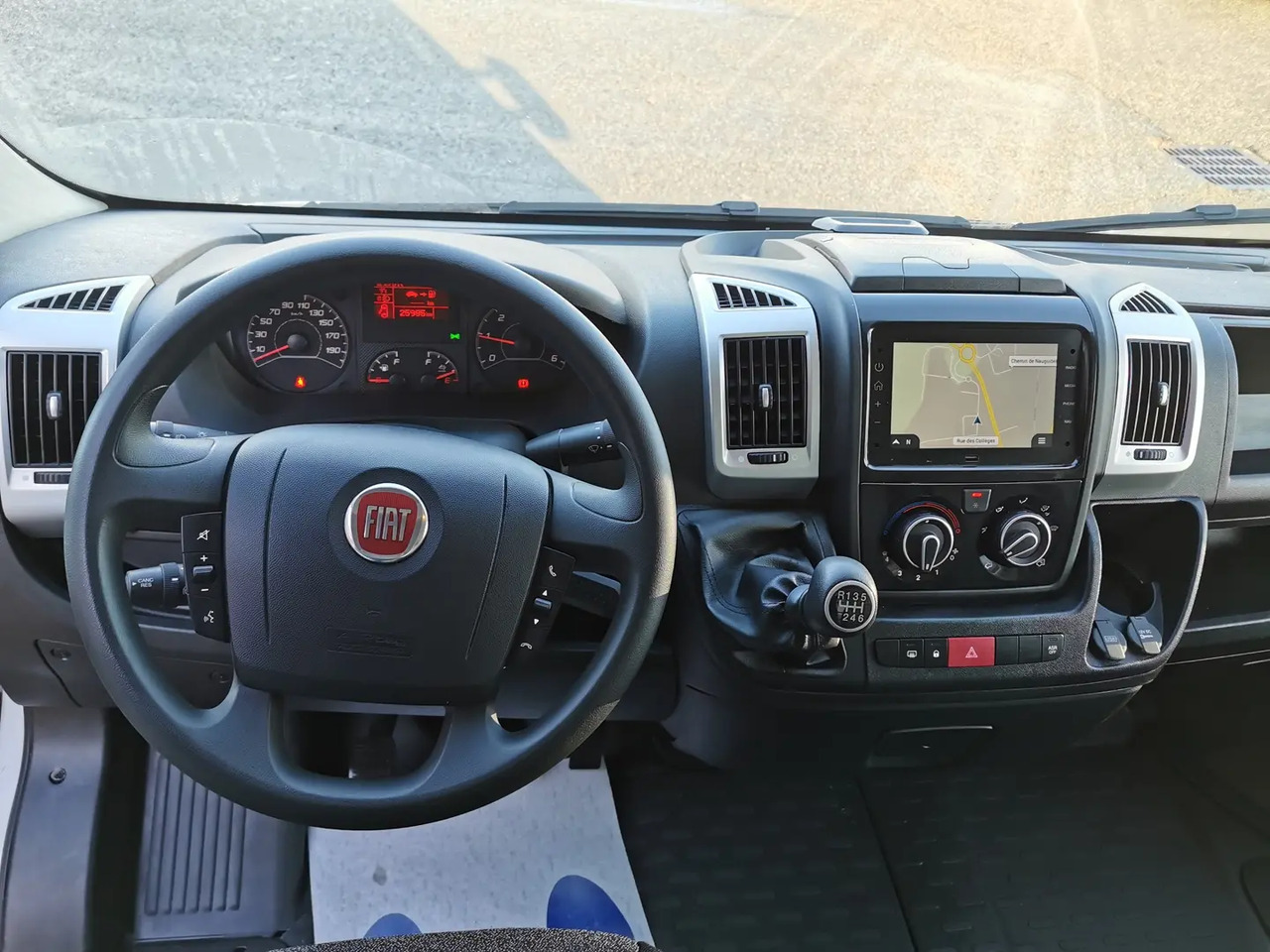 Fiat Ducato 3.5 L H3-POWER 140CH MAXI HEAVY DUTY CAISSE 20M³ + HAYON 750KG + AUVENT PACK PRO - Autoutilitară box: Foto 4 Fiat Ducato 3.5 L H3-POWER 140CH MAXI HEAVY DUTY CAISSE 20M³ + HAYON 750KG + AUVENT PACK PRO - Autoutilitară box: Foto 4