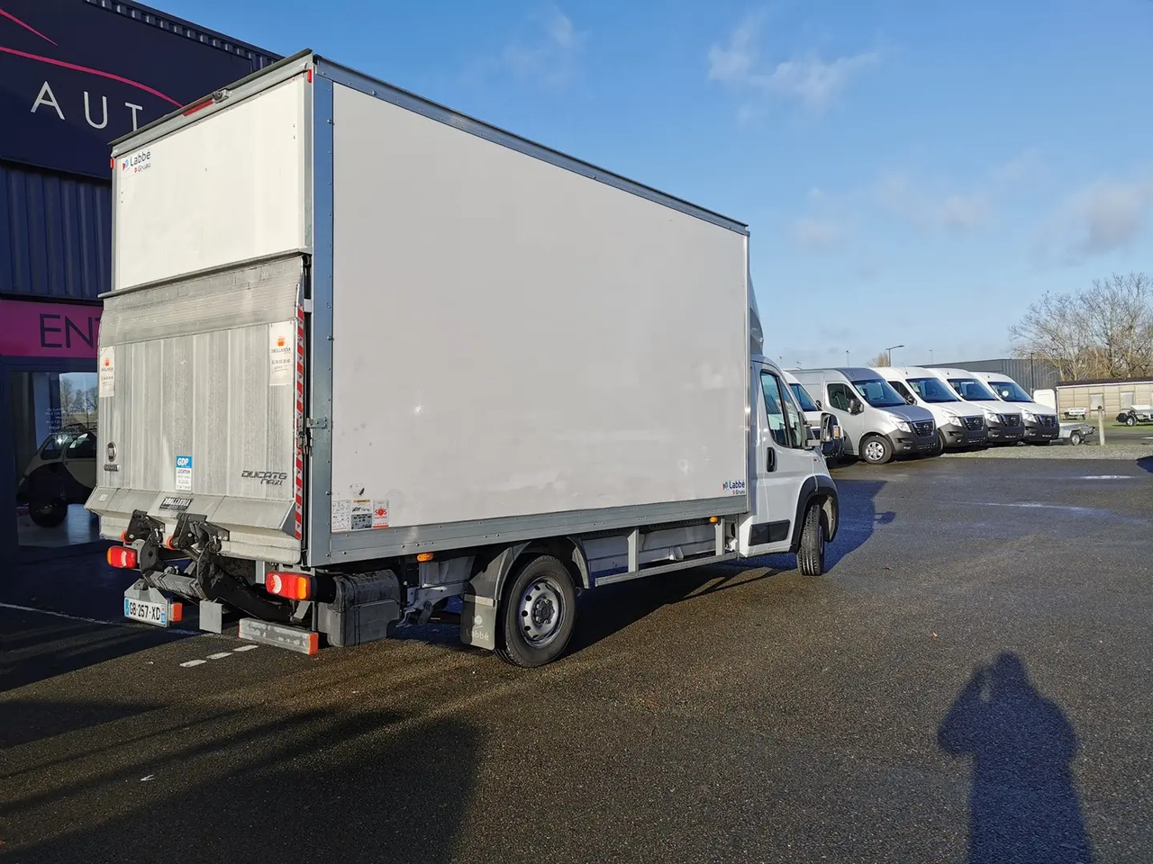 Fiat Ducato 3.5 L H3-POWER 140CH MAXI HEAVY DUTY CAISSE 20M³ + HAYON 750KG + AUVENT PACK PRO - Autoutilitară box: Foto 5 Fiat Ducato 3.5 L H3-POWER 140CH MAXI HEAVY DUTY CAISSE 20M³ + HAYON 750KG + AUVENT PACK PRO - Autoutilitară box: Foto 5