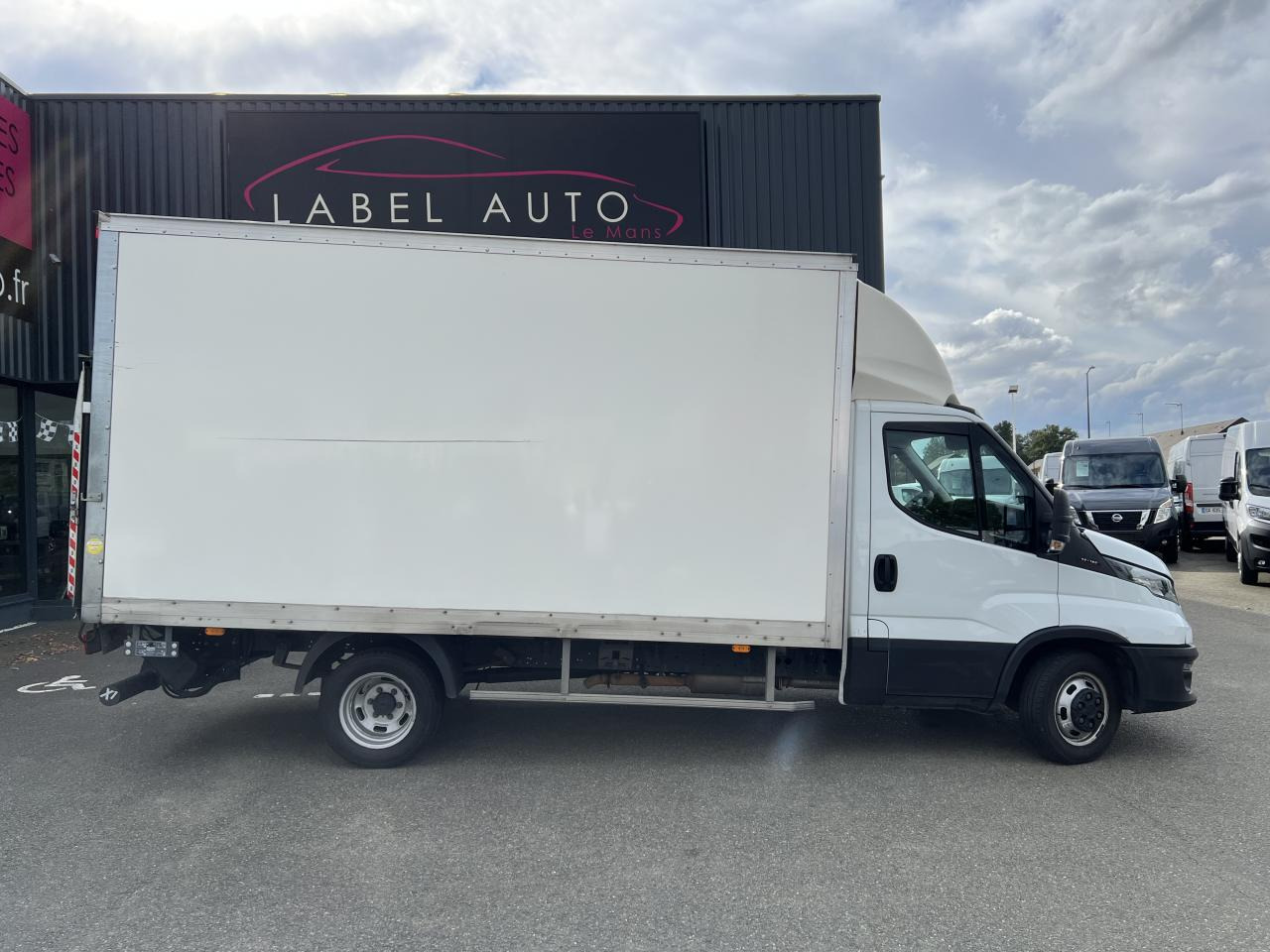 IVECO Daily 35 C 16 S&S (Quad-Leaf) CHASSIS CABINE 2014 35C/35S Chassis cabine 35 C Epmt.4.1 PHASE 4 - Autoutilitară box: Foto 1 IVECO Daily 35 C 16 S&S (Quad-Leaf) CHASSIS CABINE 2014 35C/35S Chassis cabine 35 C Epmt.4.1 PHASE 4 - Autoutilitară box: Foto 1