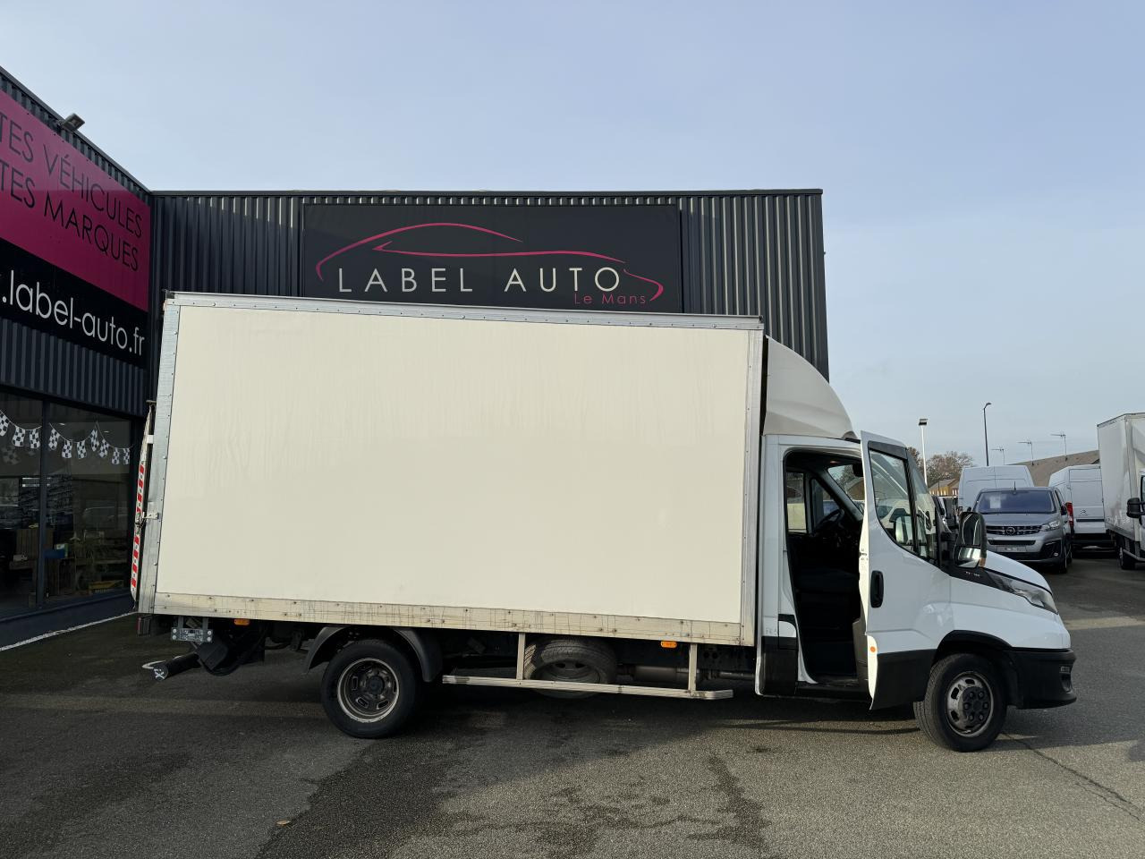 IVECO Daily 35 C 16H3.0 - BV Hi-Matic (Quad-Tor) CHASSIS CABINE 2014 35C/35S Chassis cabine 35 C Epmt.4.1 - Autoutilitară box: Foto 1 IVECO Daily 35 C 16H3.0 - BV Hi-Matic (Quad-Tor) CHASSIS CABINE 2014 35C/35S Chassis cabine 35 C Epmt.4.1 - Autoutilitară box: Foto 1