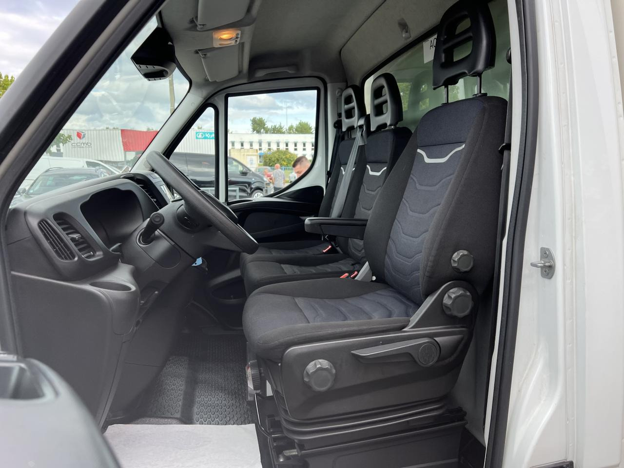 IVECO Daily 35C16 CAISSE HAYON 20M3 RJ 3.0L 160CH - Autoutilitară box: Foto 5 IVECO Daily 35C16 CAISSE HAYON 20M3 RJ 3.0L 160CH - Autoutilitară box: Foto 5