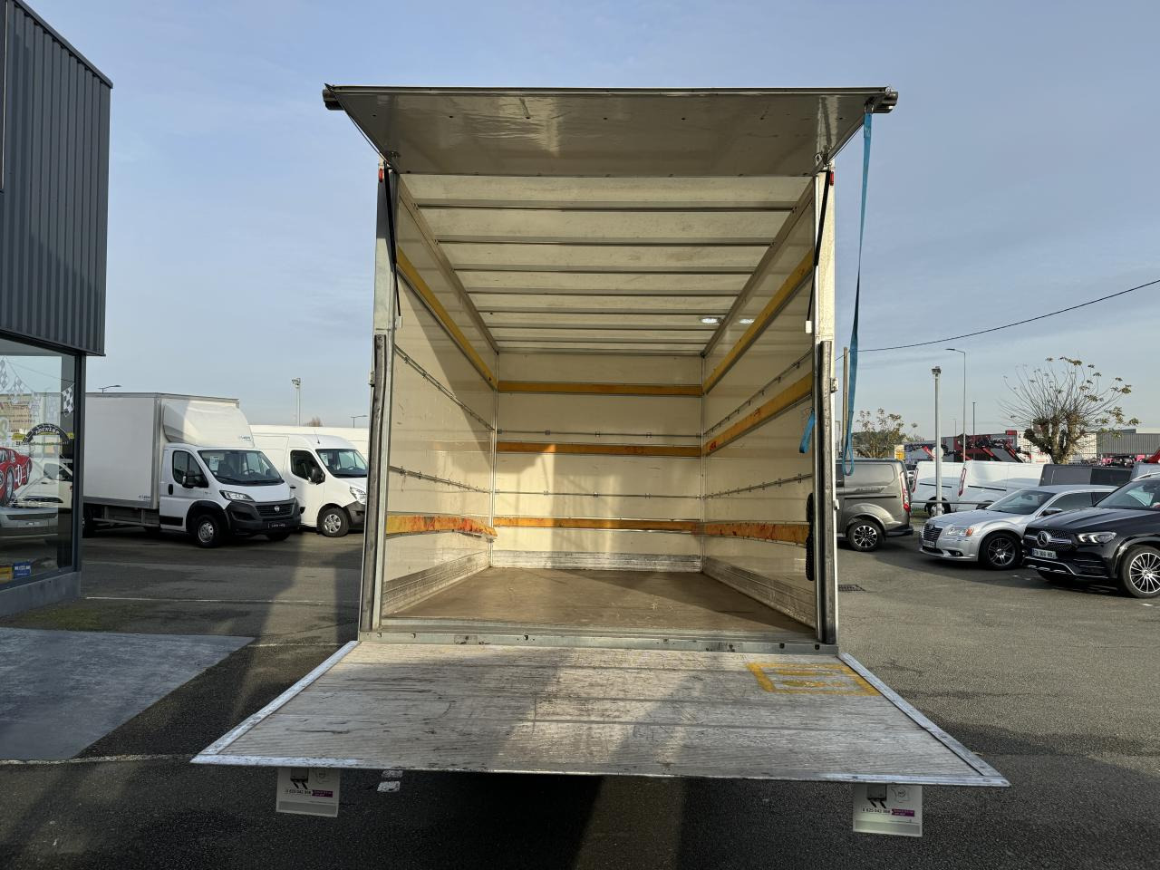 IVECO Daily 35C16 CAISSE HAYON 20M3 RJ 3.0L 160CH - Autoutilitară box: Foto 3 IVECO Daily 35C16 CAISSE HAYON 20M3 RJ 3.0L 160CH - Autoutilitară box: Foto 3