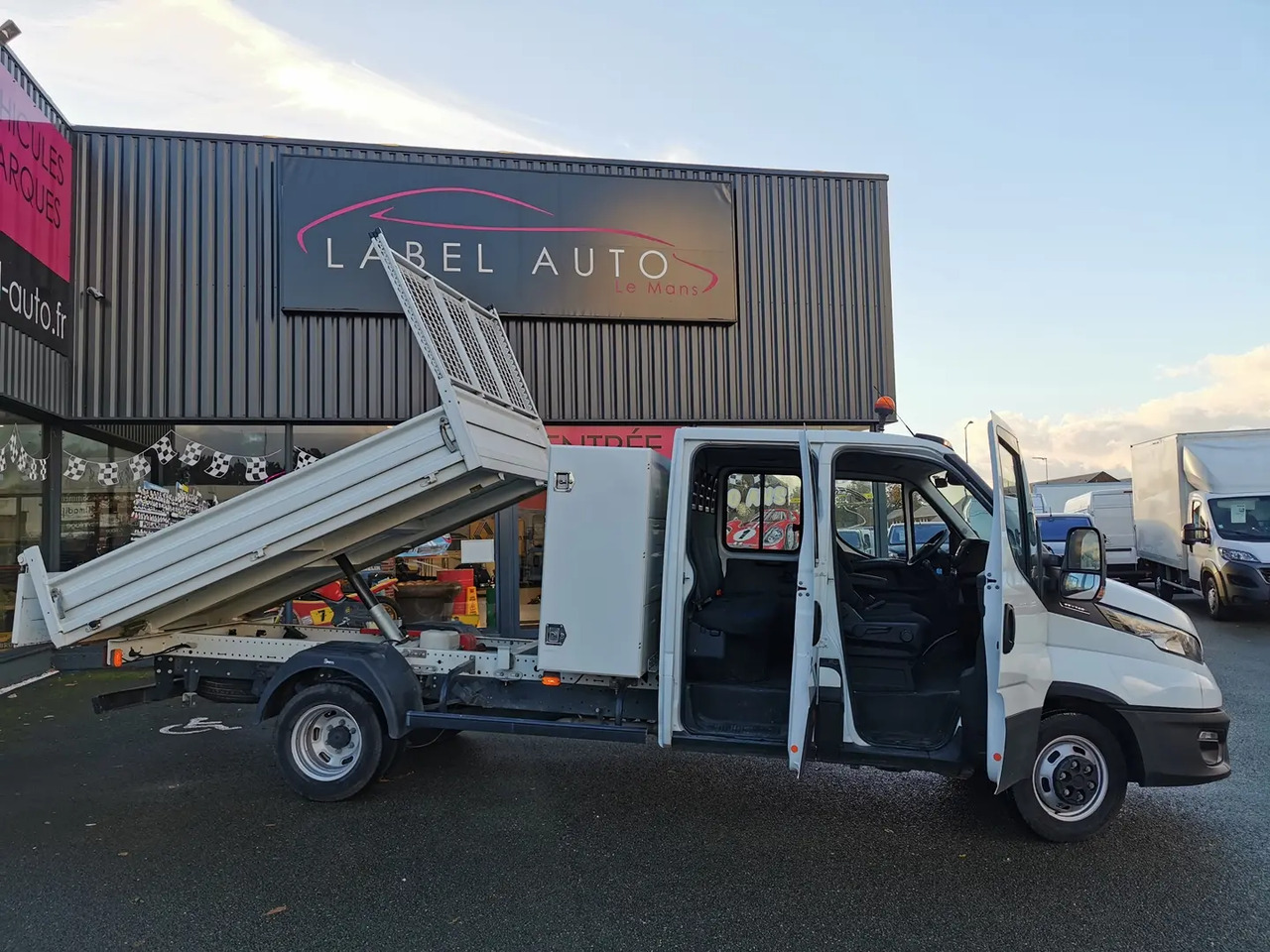 Iveco Daily 35C14H D EMPATTEMENT 3750 - Autoutilitară basculantă, Autoutilitară cabină dublă: Foto 1 Iveco Daily 35C14H D EMPATTEMENT 3750 - Autoutilitară basculantă, Autoutilitară cabină dublă: Foto 1
