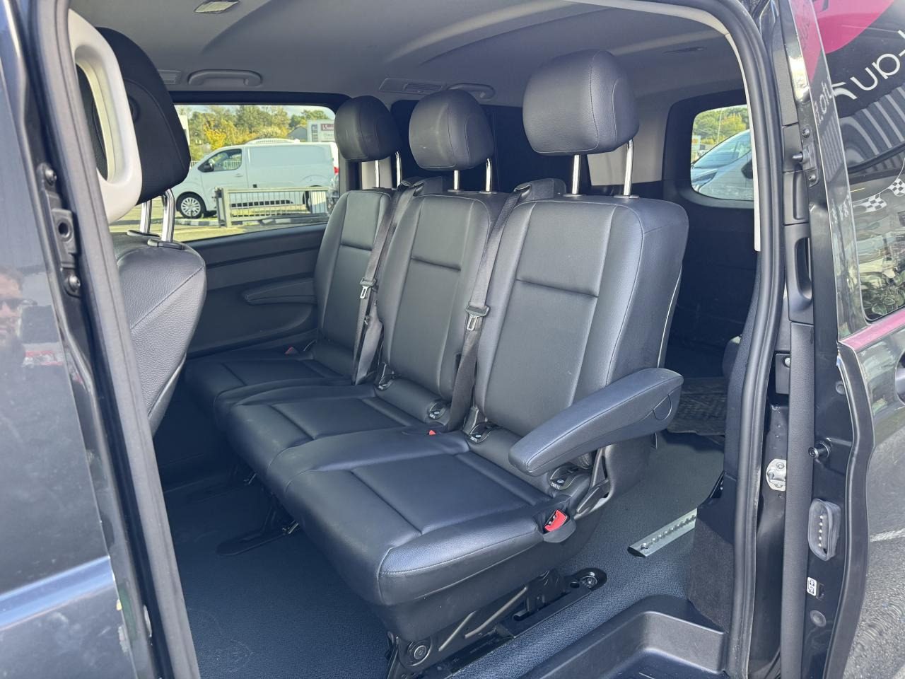 MERCEDES Vito TOURER Extra Long 3.05t 119 CDI BlueEfficiency - BVA 9G-Tronic Propulsion MIXTO - BM 447 first - Dubă: Foto 4 MERCEDES Vito TOURER Extra Long 3.05t 119 CDI BlueEfficiency - BVA 9G-Tronic Propulsion MIXTO - BM 447 first - Dubă: Foto 4