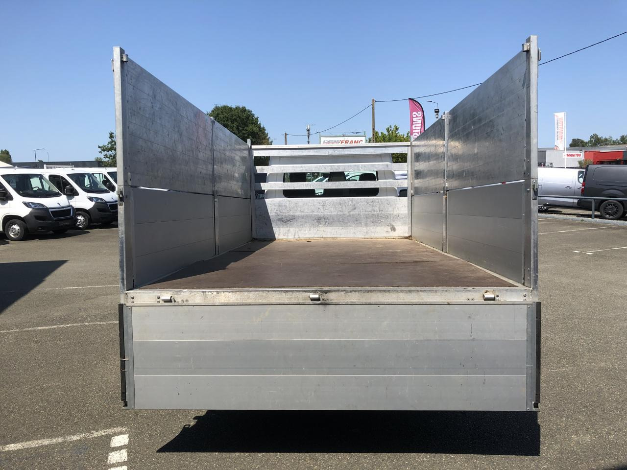 NISSAN INTERSTAR 3T5 2.3 DCI 165CH PLATEAU RIDELLES 4M50 - Autoutilitară cu platformă: Foto 3 NISSAN INTERSTAR 3T5 2.3 DCI 165CH PLATEAU RIDELLES 4M50 - Autoutilitară cu platformă: Foto 3