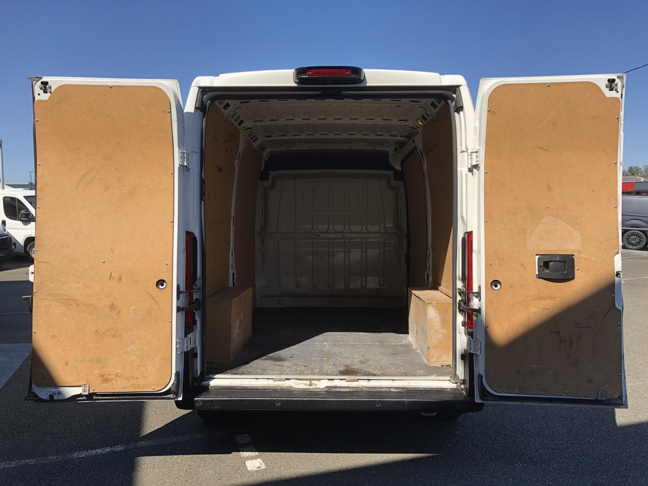 PEUGEOT Boxer 3.3t L2H2 2.2 HDi 140 CH ASPHALT FOURGON TOLE - Dubă: Foto 2 PEUGEOT Boxer 3.3t L2H2 2.2 HDi 140 CH ASPHALT FOURGON TOLE - Dubă: Foto 2