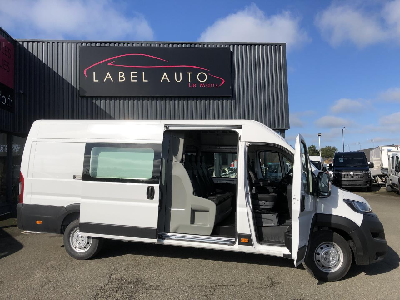 PEUGEOT Boxer 3.5t L4H2 2.2 HDi S&S Maxi - 140 III CABINE APPROFONDIE PHASE - Dubă: Foto 1 PEUGEOT Boxer 3.5t L4H2 2.2 HDi S&S Maxi - 140 III CABINE APPROFONDIE PHASE - Dubă: Foto 1