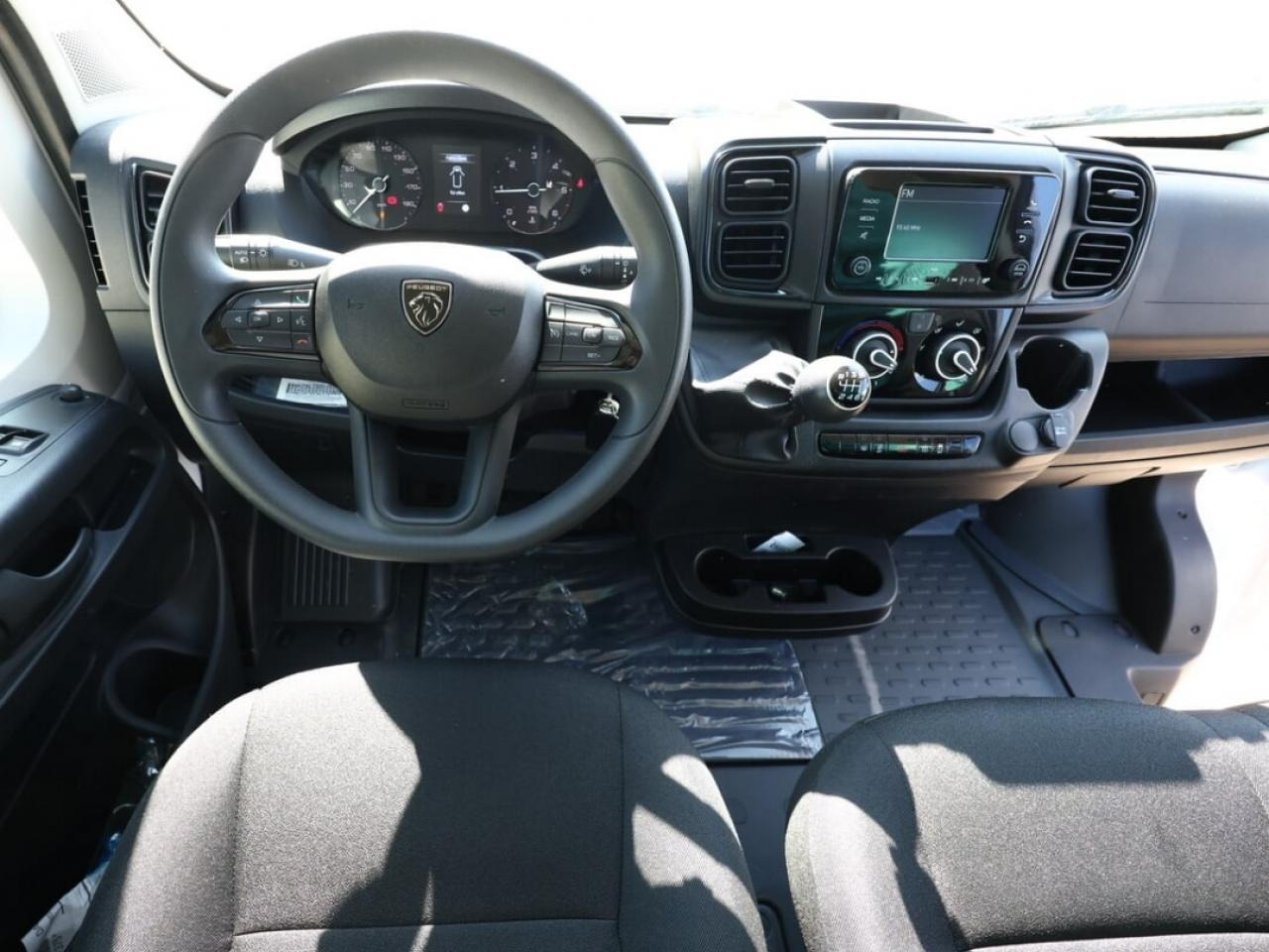 PEUGEOT Boxer 3.5t L4H2 2.2 HDi S&S Maxi - 180  III FOURGON TOLE Fourgon Tolé 435 L4H2 PHASE 3 - Dubă: Foto 3 PEUGEOT Boxer 3.5t L4H2 2.2 HDi S&S Maxi - 180  III FOURGON TOLE Fourgon Tolé 435 L4H2 PHASE 3 - Dubă: Foto 3