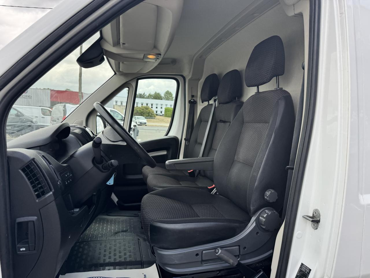 PEUGEOT Boxer Asphalt 333 L2H2 2.2 BlueHDi S&S - 120 III FOURGON TOLE Fourgon Tolé 333 L2H2 PHAS - Dubă: Foto 4 PEUGEOT Boxer Asphalt 333 L2H2 2.2 BlueHDi S&S - 120 III FOURGON TOLE Fourgon Tolé 333 L2H2 PHAS - Dubă: Foto 4