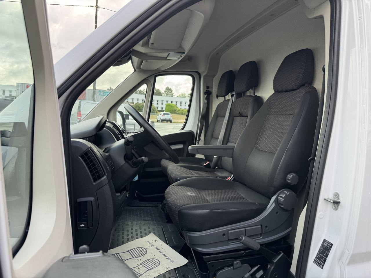 PEUGEOT boxer 333 L2H2 2.2 BLUEHDI S&S 140CH ASPHALT - Dubă: Foto 4 PEUGEOT boxer 333 L2H2 2.2 BLUEHDI S&S 140CH ASPHALT - Dubă: Foto 4