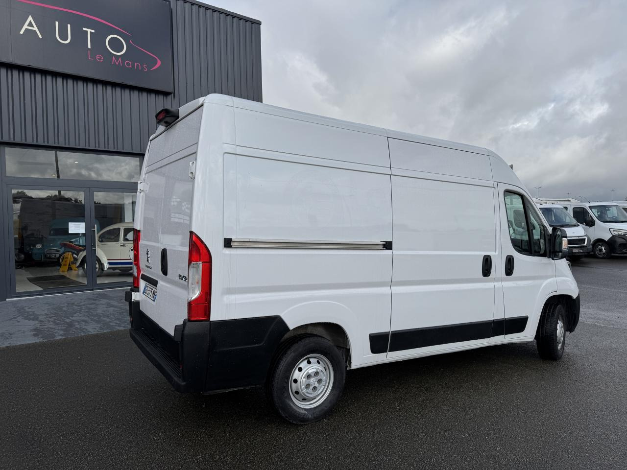 PEUGEOT boxer 333 L2H2 2.2 BLUEHDI S&S 140CH ASPHALT - Dubă: Foto 5 PEUGEOT boxer 333 L2H2 2.2 BLUEHDI S&S 140CH ASPHALT - Dubă: Foto 5