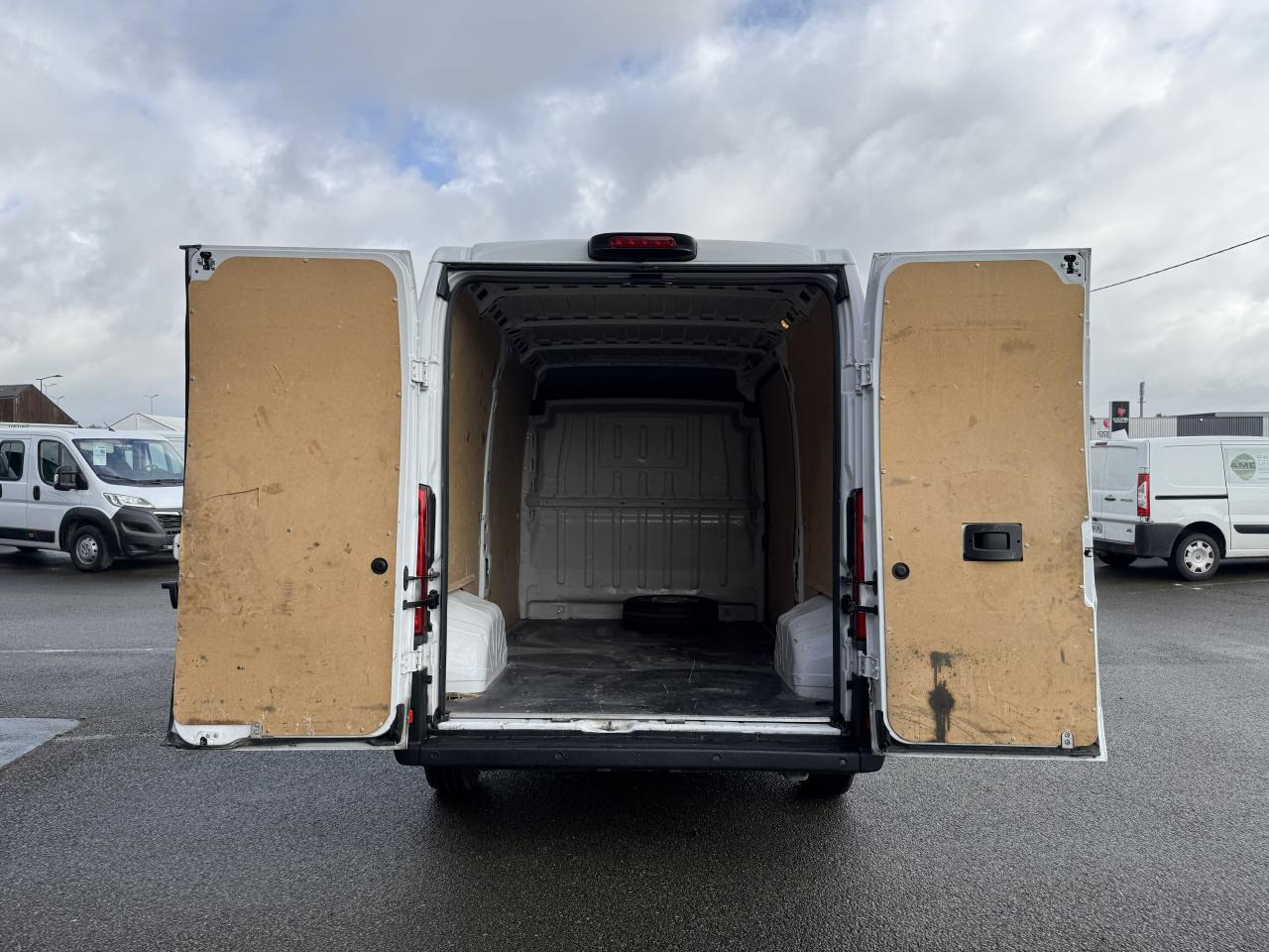 PEUGEOT boxer 333 L2H2 2.2 BLUEHDI S&S 140CH ASPHALT - Dubă: Foto 2 PEUGEOT boxer 333 L2H2 2.2 BLUEHDI S&S 140CH ASPHALT - Dubă: Foto 2