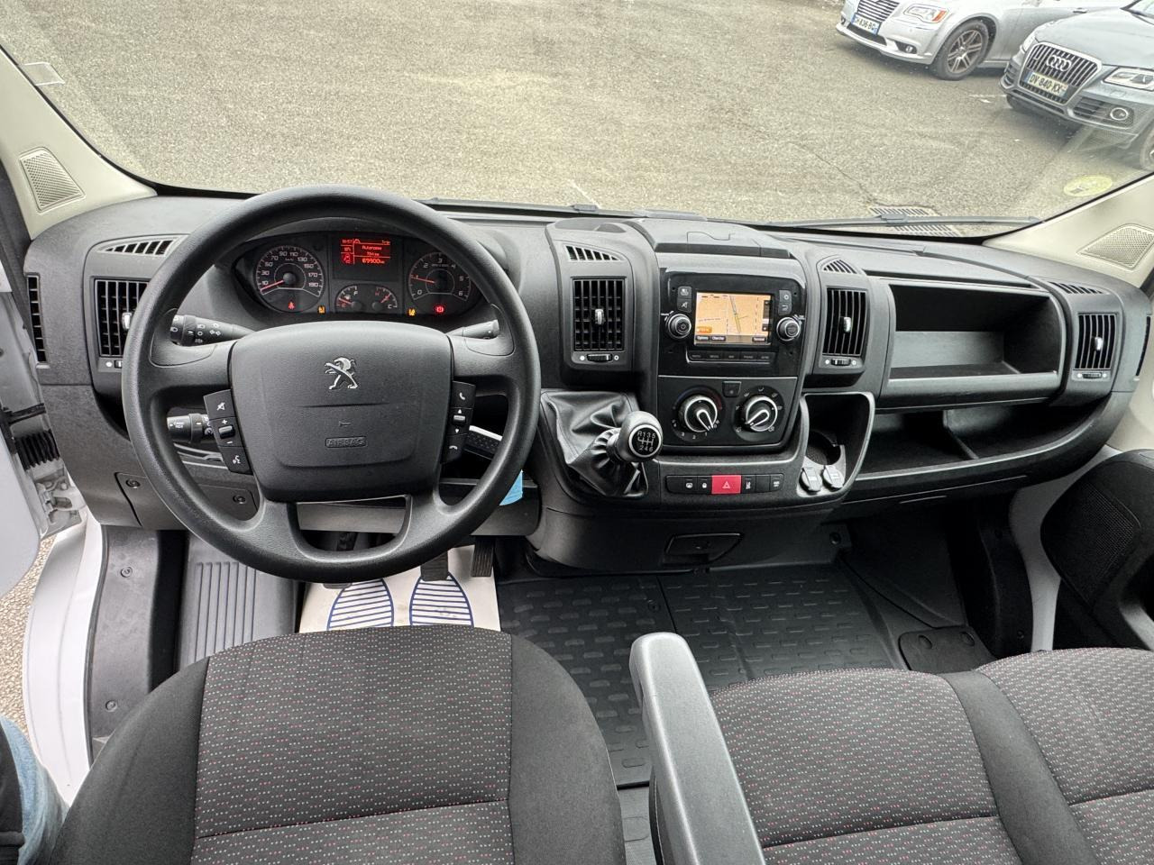 Peugeot Boxer 333 L1H1 2.2 BLUEHDI S&S 140CH ASPHALT - Dubă: Foto 3 Peugeot Boxer 333 L1H1 2.2 BLUEHDI S&S 140CH ASPHALT - Dubă: Foto 3
