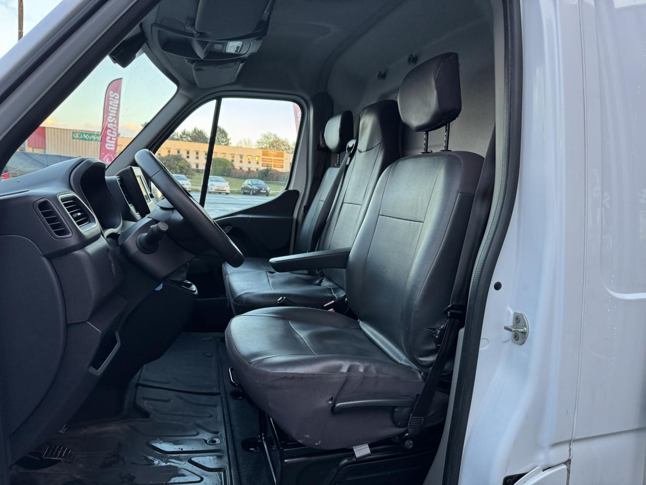 RENAULT Master Grand Confort F3300 L2H2 2.3 Blue dCi - 150 CH PORTE VERRE - Dubă: Foto 4 RENAULT Master Grand Confort F3300 L2H2 2.3 Blue dCi - 150 CH PORTE VERRE - Dubă: Foto 4