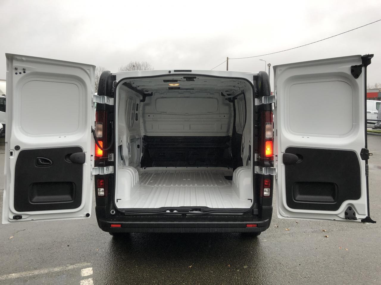 RENAULT Trafic L1H1 3000 Kg 2.0 Blue dCi - 150 - BVA 2025 III FOURGON Fourgon Advance L1H1 PHASE 3 - Dubă: Foto 3 RENAULT Trafic L1H1 3000 Kg 2.0 Blue dCi - 150 - BVA 2025 III FOURGON Fourgon Advance L1H1 PHASE 3 - Dubă: Foto 3