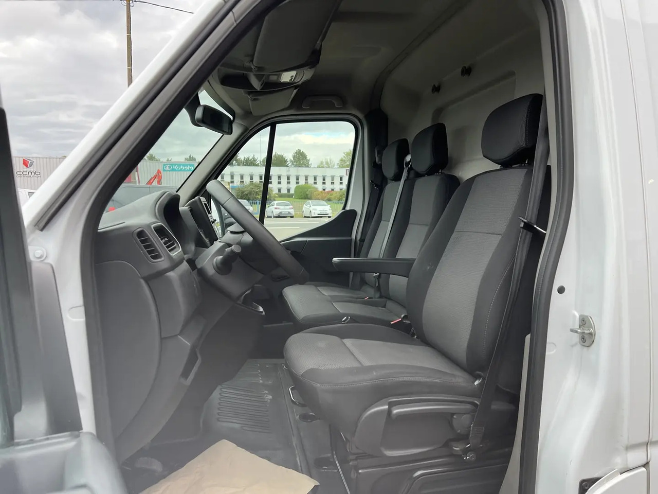 Renault Master F3300 L2H2 2.3 BLUE DCI 135CH CONFORT EURO6 - Dubă: Foto 4 Renault Master F3300 L2H2 2.3 BLUE DCI 135CH CONFORT EURO6 - Dubă: Foto 4