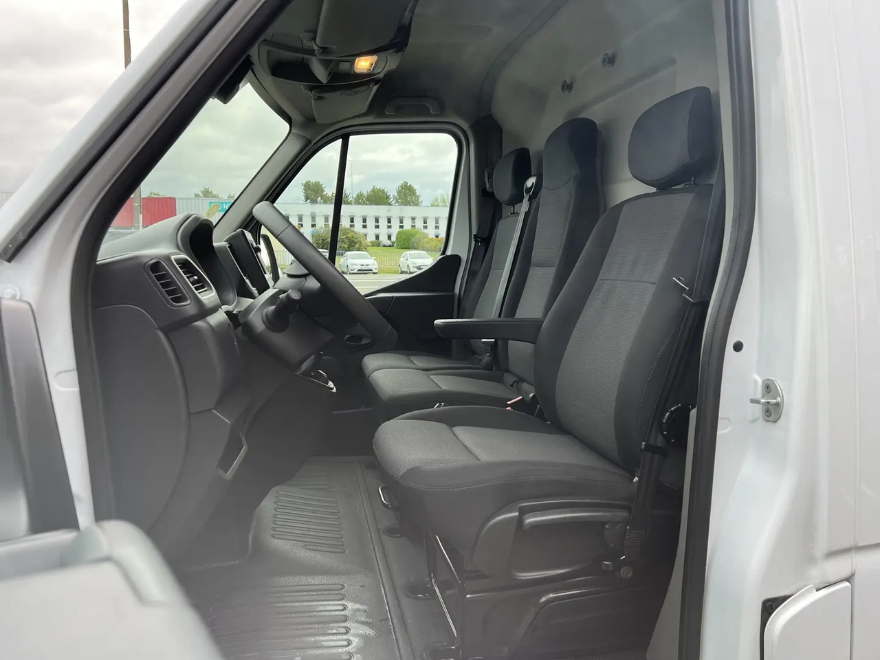 Renault Master F3300 L2H2 2.3 BLUE DCI 135CH GRAND CONFORT EURO6 - Dubă: Foto 4 Renault Master F3300 L2H2 2.3 BLUE DCI 135CH GRAND CONFORT EURO6 - Dubă: Foto 4