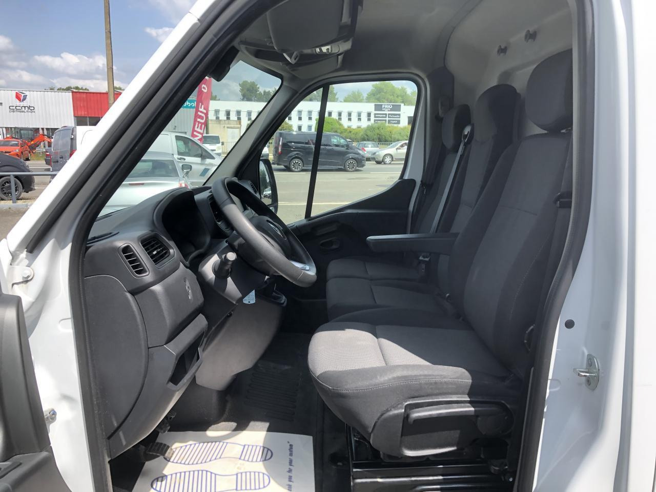 Renault Master F3300 L2H2 2.3 BLUE DCI 135CH GRAND CONFORT EURO6 - Dubă: Foto 4 Renault Master F3300 L2H2 2.3 BLUE DCI 135CH GRAND CONFORT EURO6 - Dubă: Foto 4