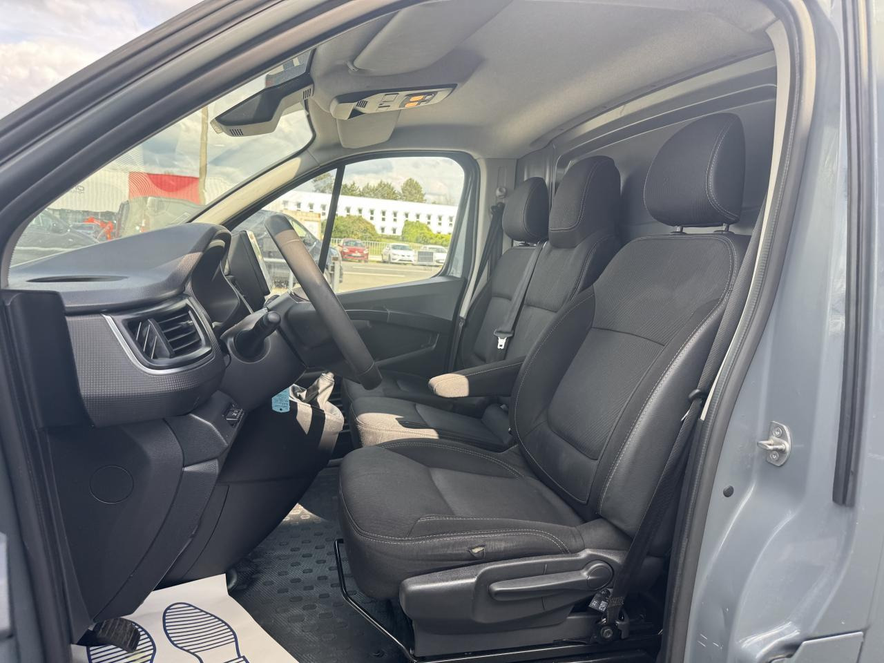 Renault Trafic L1H1 2T8 2.0 BLUE DCI 130CH GRAND CONFORT - Dubă: Foto 5 Renault Trafic L1H1 2T8 2.0 BLUE DCI 130CH GRAND CONFORT - Dubă: Foto 5