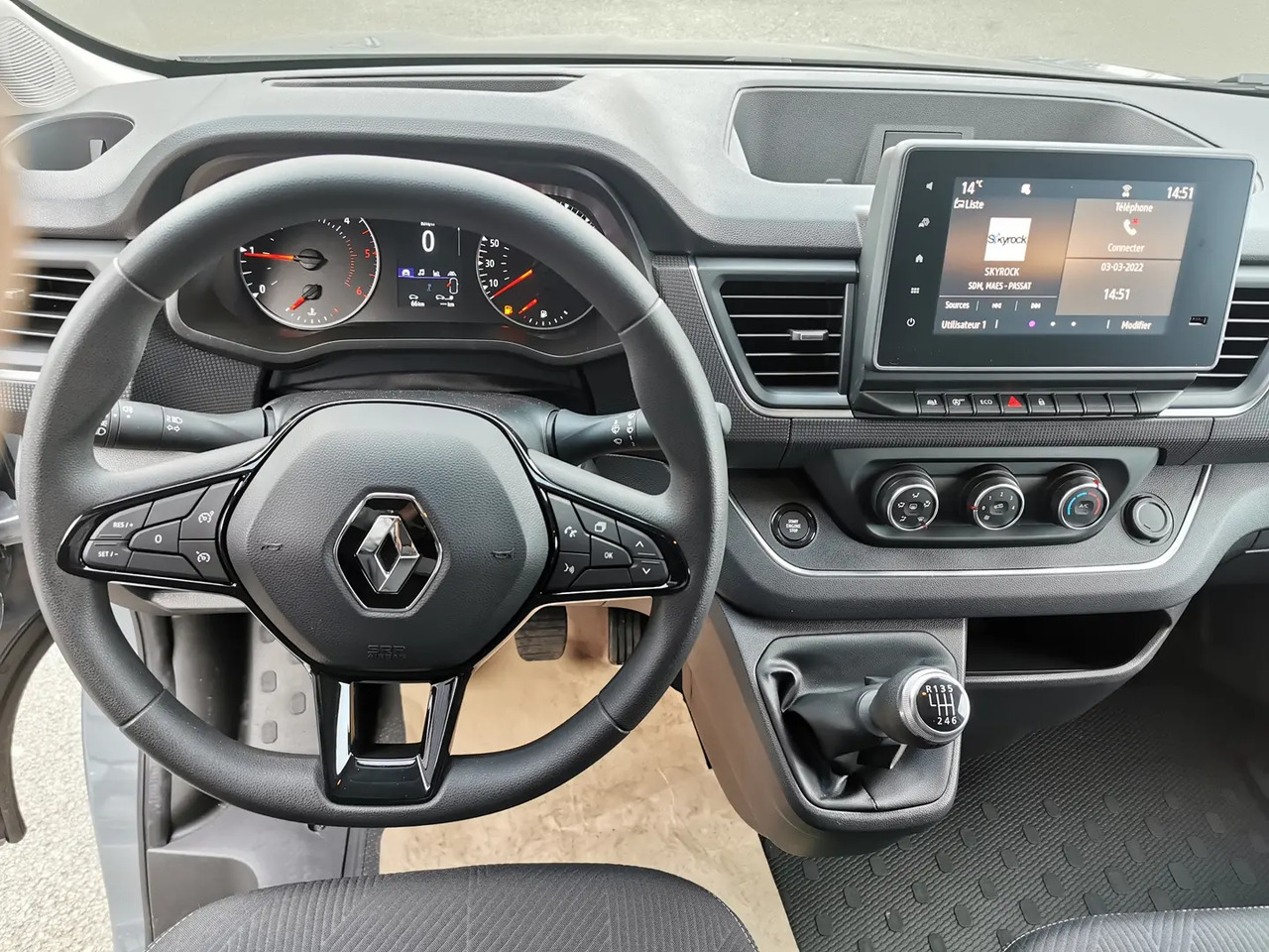 Renault Trafic L1H1 2T8 2.0 BLUE DCI 130CH GRAND CONFORT - Dubă: Foto 4 Renault Trafic L1H1 2T8 2.0 BLUE DCI 130CH GRAND CONFORT - Dubă: Foto 4