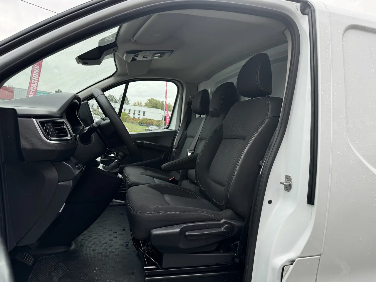 Renault Trafic L1H1 2T8 2.0 BLUE DCI 130CH GRAND CONFORT - Dubă: Foto 5 Renault Trafic L1H1 2T8 2.0 BLUE DCI 130CH GRAND CONFORT - Dubă: Foto 5