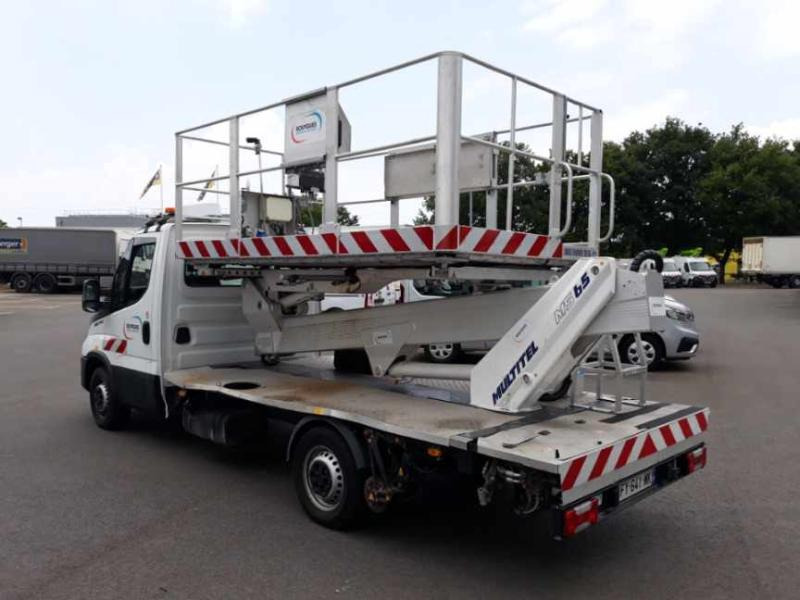 Iveco Daily 35S14 Plateau Nacelle 6m50 Spécial tunnel - Camion cu nacela: Foto 3 Iveco Daily 35S14 Plateau Nacelle 6m50 Spécial tunnel - Camion cu nacela: Foto 3