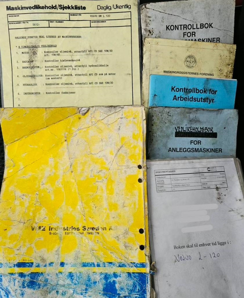 Încărcător frontal pe pneuri Volvo L 120: Foto 28