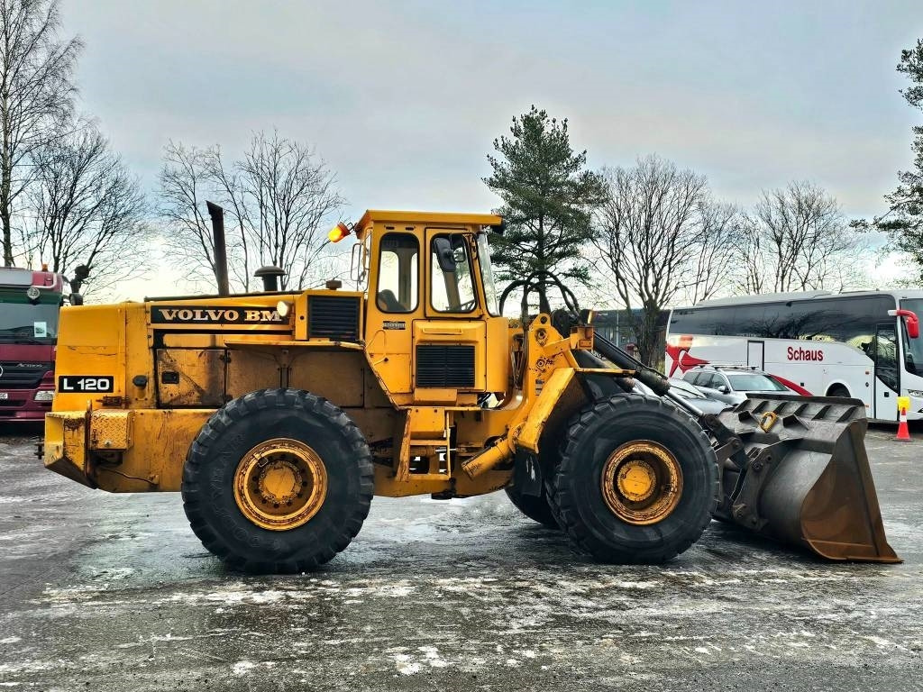 Încărcător frontal pe pneuri Volvo L 120: Foto 6