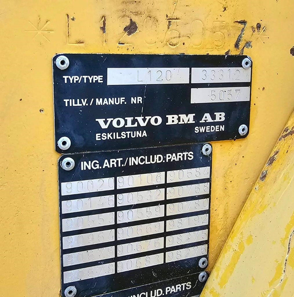 Încărcător frontal pe pneuri Volvo L 120: Foto 26