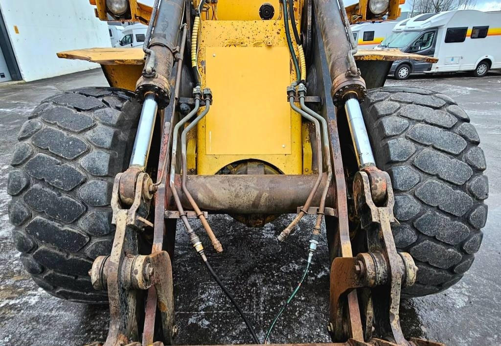 Încărcător frontal pe pneuri Volvo L 120: Foto 9