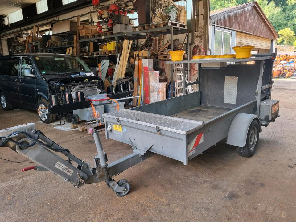 Mersch Absperrtafel Nissen VZ 616 B3 LED Ausführung Auffahrampe Verkehrsleittafel Verkehrsleitanhänger Verkehrssicherungsanhänger Horizont Trebbiner Verkehrssicherung Baustellenabsicherung Unimog Auto - Echipamente de constructii, Remorcă: Foto 4 Mersch Absperrtafel Nissen VZ 616 B3 LED Ausführung Auffahrampe Verkehrsleittafel Verkehrsleitanhänger Verkehrssicherungsanhänger Horizont Trebbiner Verkehrssicherung Baustellenabsicherung Unimog Auto - Echipamente de constructii, Remorcă: Foto 4