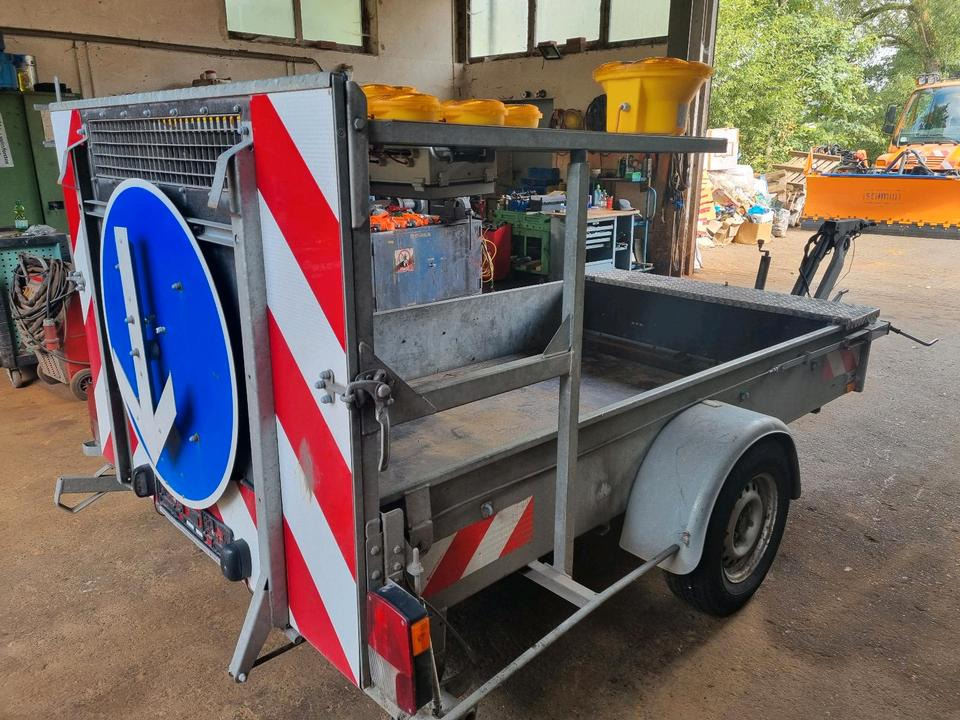 Mersch Absperrtafel Nissen VZ 616 B3 LED Ausführung Auffahrampe Verkehrsleittafel Verkehrsleitanhänger Verkehrssicherungsanhänger Horizont Trebbiner Verkehrssicherung Baustellenabsicherung Unimog Auto - Echipamente de constructii, Remorcă: Foto 2 Mersch Absperrtafel Nissen VZ 616 B3 LED Ausführung Auffahrampe Verkehrsleittafel Verkehrsleitanhänger Verkehrssicherungsanhänger Horizont Trebbiner Verkehrssicherung Baustellenabsicherung Unimog Auto - Echipamente de constructii, Remorcă: Foto 2