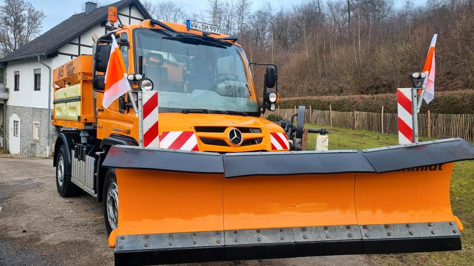 Zu vermieten Unimog 405 U527 Winterdienst Schmidt Salzstreuer 423 429 430 Mercedes Benz 318 527 Vermietung - Utilaj deszăpezire: Foto 1 Zu vermieten Unimog 405 U527 Winterdienst Schmidt Salzstreuer 423 429 430 Mercedes Benz 318 527 Vermietung - Utilaj deszăpezire: Foto 1