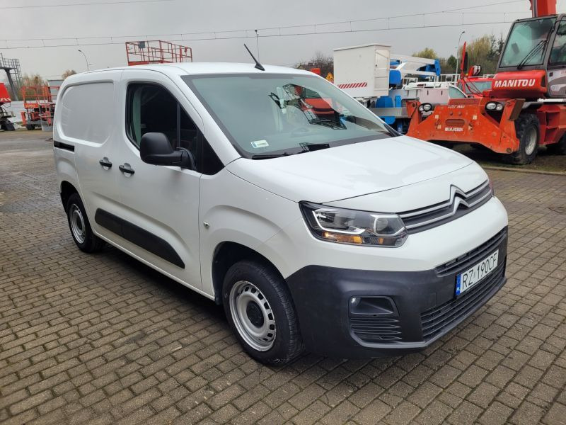 Citroen Berlingo Van z silnikiem 1.5 BlueHDi - Autoutilitară compactă: Foto 2 Citroen Berlingo Van z silnikiem 1.5 BlueHDi - Autoutilitară compactă: Foto 2
