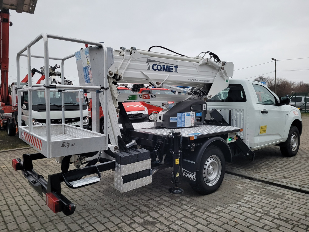 Isuzu D-Max 4x4 podnośnik koszowy 16 m Comet New Eurosky bucket truck boom lift - Camion cu nacela: Foto 4 Isuzu D-Max 4x4 podnośnik koszowy 16 m Comet New Eurosky bucket truck boom lift - Camion cu nacela: Foto 4
