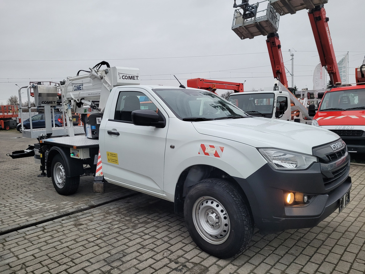 Isuzu D-Max 4x4 podnośnik koszowy 16 m Comet New Eurosky bucket truck boom lift - Camion cu nacela: Foto 3 Isuzu D-Max 4x4 podnośnik koszowy 16 m Comet New Eurosky bucket truck boom lift - Camion cu nacela: Foto 3