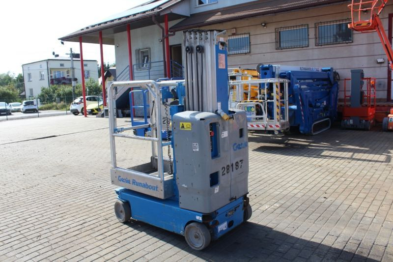 Podnośnik koszowy masztowy elektryczny 8 m Genie GR20 - Platformă verticală: Foto 4 Podnośnik koszowy masztowy elektryczny 8 m Genie GR20 - Platformă verticală: Foto 4