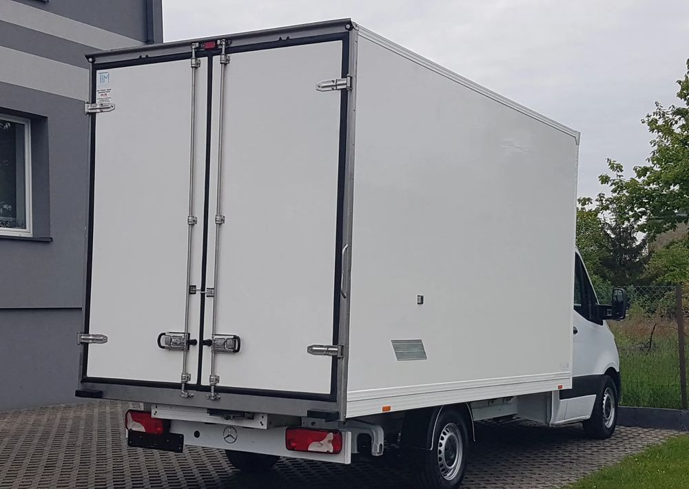 Mercedes-Benz Sprinter KONTENER 8EP 4,12x2,15x2,30 KLIMA 314 CDI MANUAL KRAJOWY AC - Autoutilitară box: Foto 4 Mercedes-Benz Sprinter KONTENER 8EP 4,12x2,15x2,30 KLIMA 314 CDI MANUAL KRAJOWY AC - Autoutilitară box: Foto 4