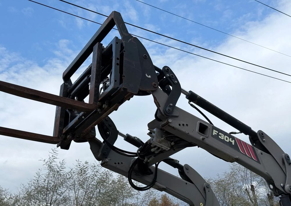 Claas * Ciągnik Traktor CLAAS 240 F NEXOS * 4x4 * Sadowniczy * Tur MX F304 * TUZ * Wałek WOM - Tractor agricol: Foto 5 Claas * Ciągnik Traktor CLAAS 240 F NEXOS * 4x4 * Sadowniczy * Tur MX F304 * TUZ * Wałek WOM - Tractor agricol: Foto 5