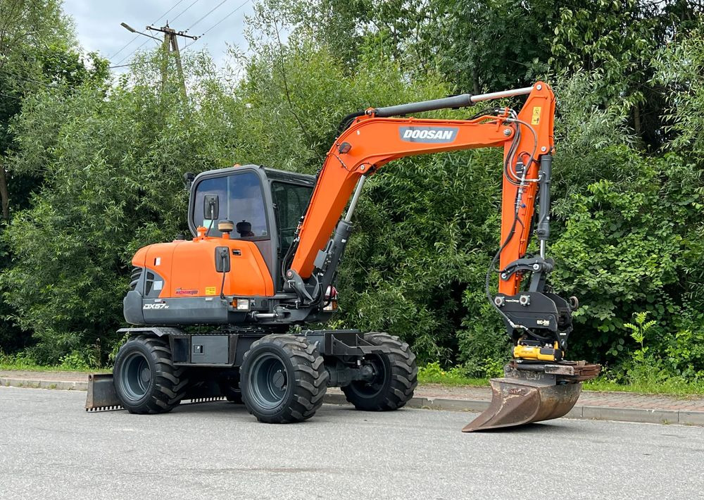 Doosan DOOSAN DX57W *ROTOTILT* 2200 Motogodzin JAK NOWA KOPARKA KOŁOWA STAN PERFEKCYJNY SPROWADZONA - Excavator pe roţi: Foto 2 Doosan DOOSAN DX57W *ROTOTILT* 2200 Motogodzin JAK NOWA KOPARKA KOŁOWA STAN PERFEKCYJNY SPROWADZONA - Excavator pe roţi: Foto 2